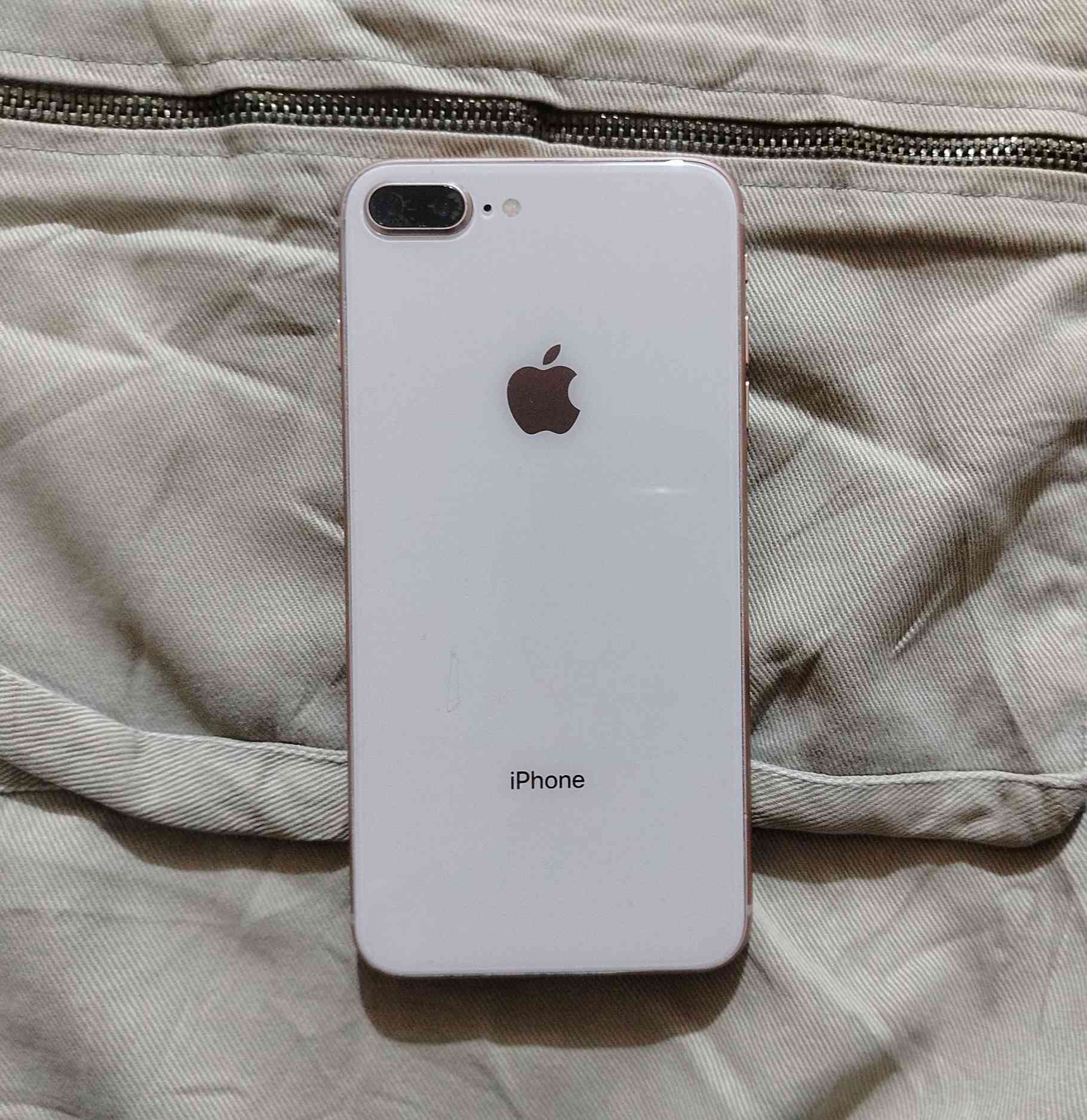 ايفون 8بلاص
بطاريه 100🔋
ذاكره 64☑️
بصمه شغال جهاز لوك كلشي شغال بي 
السعر (135) بي مجال 
***********
