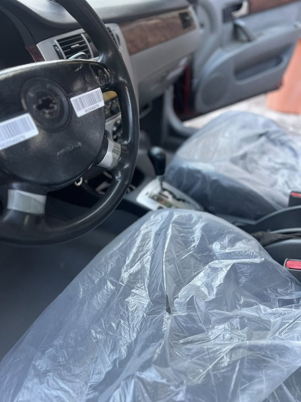 السلام عليكم اوبترا 2006للبيع كير ومكينه مكفولات كشر مثل ما موضع بل صور جارده وبيها شغلات بسيطه باسمي تحويل ثاني يوم عارضها ب65وبيها مجال اي استفسار التواصل خاص او على الرقم ***********وبي واتساب ملاحضه بيها ضربه بل جاملغ وخياس شويه جوه الدوسه
