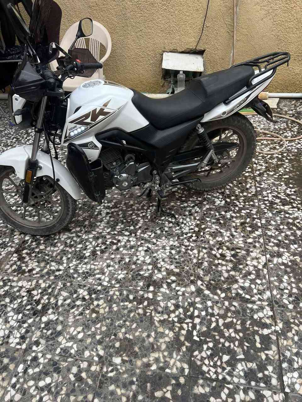 دراجه Rk 200
مستعمله لبيع  مكفوله من محرك 
ماشيه 22 الف
مكان بلديات 
***********
سعر 2.400.000
بيه مجال
