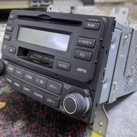 الي يدور مسجل ويشغل كاسيت يعني مميز وبلادي الانتره مقدس من موديل ال200...