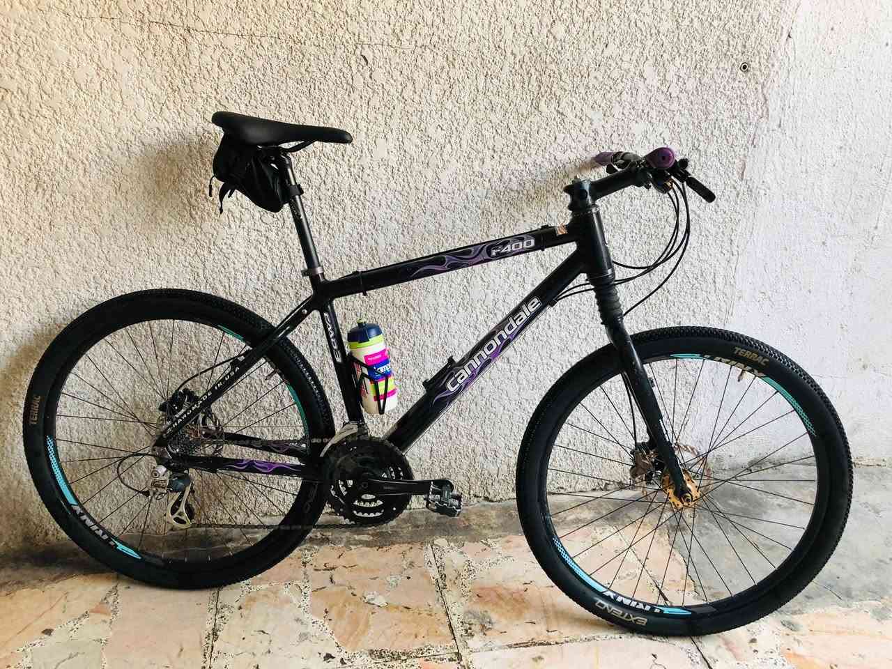 السلام عليكم اخوان دراجه جبلي ماركه cannondale F400 caad 3
قياس الدراجه 27.5 حجم ميديم
دبلHEADSHOK ULTRA هواء
سستم شيمانو التوس 3*8 
بريكات هايدروليك BOLANY
قبضات رياضيه 

الدراجه للبيع سعره 350 وبيها مجال او مراوس
مكاني بغداد شارع فلسطين


**إذا كنت صاحب هذا الإعلان وتريد حذفه لأي سبب، رجاءا أرسل رسالة إلى الدعم الفني**