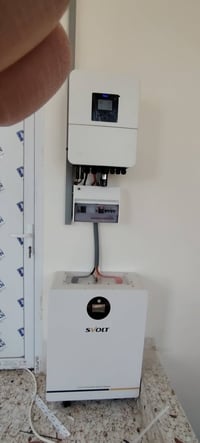 طاقة شمسية • طوز وآمرلي • بطاريات ليثيوم