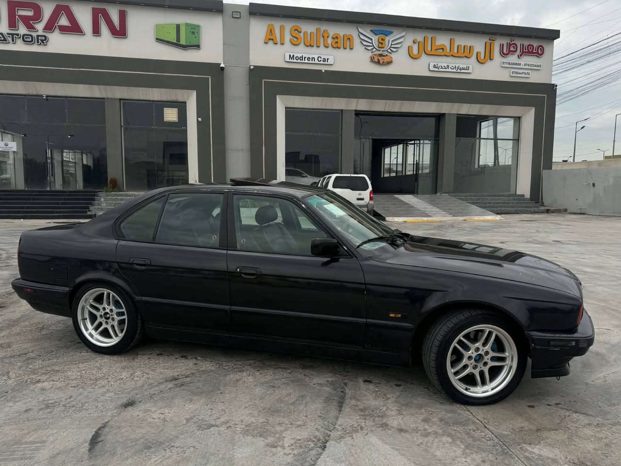 السلام عليكم BMW540 اصل موديل 93 فول
سلايت داخل دبل ايرباك 
رقم سنويه جديد باسمي كاربون بانزين 
مكينه وكير شرط 
ويل ام 17 تو سايز جديد هو وتايرات
طخم امامي خلفي جديد 
لايت زينون اصلي 
بجم عريض 
كشنات هيتر وكهرب 
غرفه جديده 
وباقي تفاصيل اتصل 
خاص ماجاوب
***********
***********
