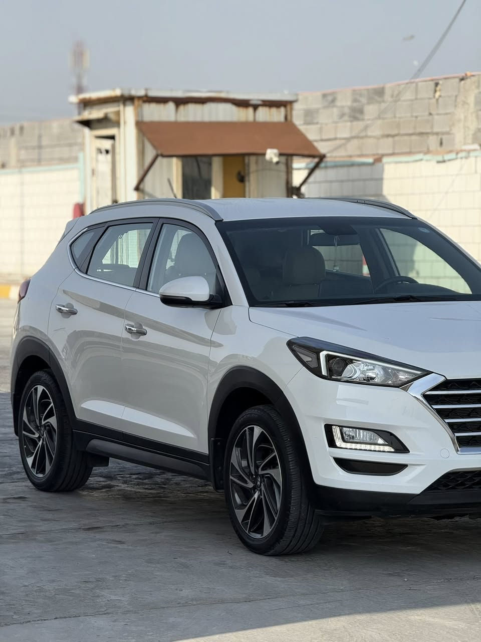 السلام عليكم
توسان 2020 خليجي رقم اربيل منتهية باسم شركة
كفاله عامه من كلشي
لا شخوط ولا طخات و لا بارد كفاله حتى الدعاميات
ماشية 62 الف كيلو حقيقي
حداديه و تبريد وتخم تاير بلكارتون
السياره جديده وعلى ايد وحده ماخذهة زيرو
فول مواصفات 1/1 عدى البانوراما
السعر 190 وبيها مجال بسيط للشراي 
للاستفسار *********** 
مكاني بصرة شارع الوفود دويد
