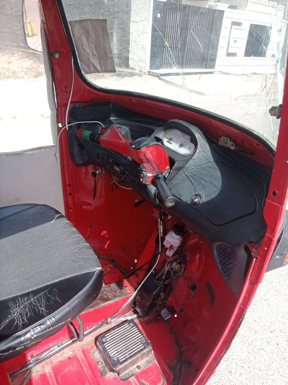 السلام عليكم تكتك بياجو موديل 2018 محوره محرك باجاج لا يبخر ولا ينقص تك تك تحويره كامله قمتيات باجاج كل شيء بيها محوره باجاج تكتك خير من الله بوجهك للشارع كل نقص ما بيها لا ضربه ولا سبق اوراخه كامله خير من الله التكتك العنوان بغداد المدائن سلمان باك السعر مليونين و700 رقم الهاتف ***********
