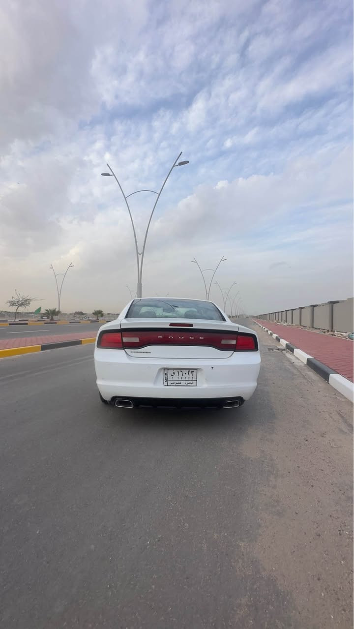 السلام عليكم 
بيع فقط
كل تفاصيل السياره موجوده بالصور والسونار
جارجر 2011 وارد كندي داخله بدون حادث
رقم بصره سنويه 2027
مكينه 3,600 مامفتوحه ولا مبدله
مكينه وكير وتبريد وكهربائيات جاهزه
دهن مكينه وگير السياره ماناقصها شي
بديها شوف العين 
بي رصعات وبارد وخياس شي بسيط وشوف السونار مال اليوم مسوي جديد يم المندلاوي
السعر 125سعر مال بيع
*********** البصرة, العراق
