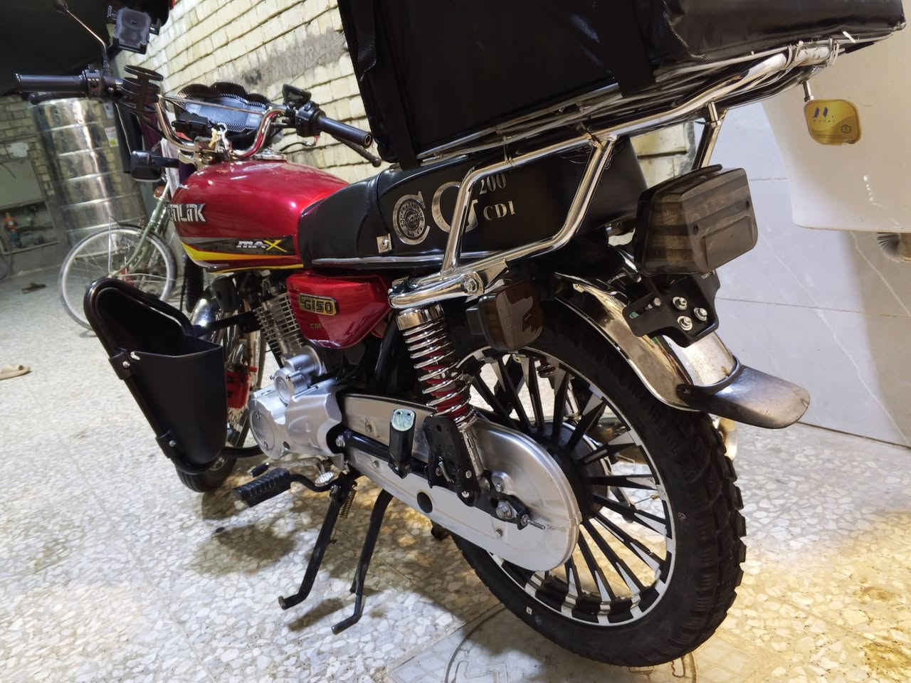 دراجه سونك سيفان 200 فدرالي
موديل 2025  محرك ممفتوح بي برغي عله ايد شركه كهربائياته كله شغاله تشغيل بصمه عن بعد وياه بصمتين وسويج  يعني كبل للشارع سعر 850 بيه حك جيه 

لشراي يتصل 
***********
