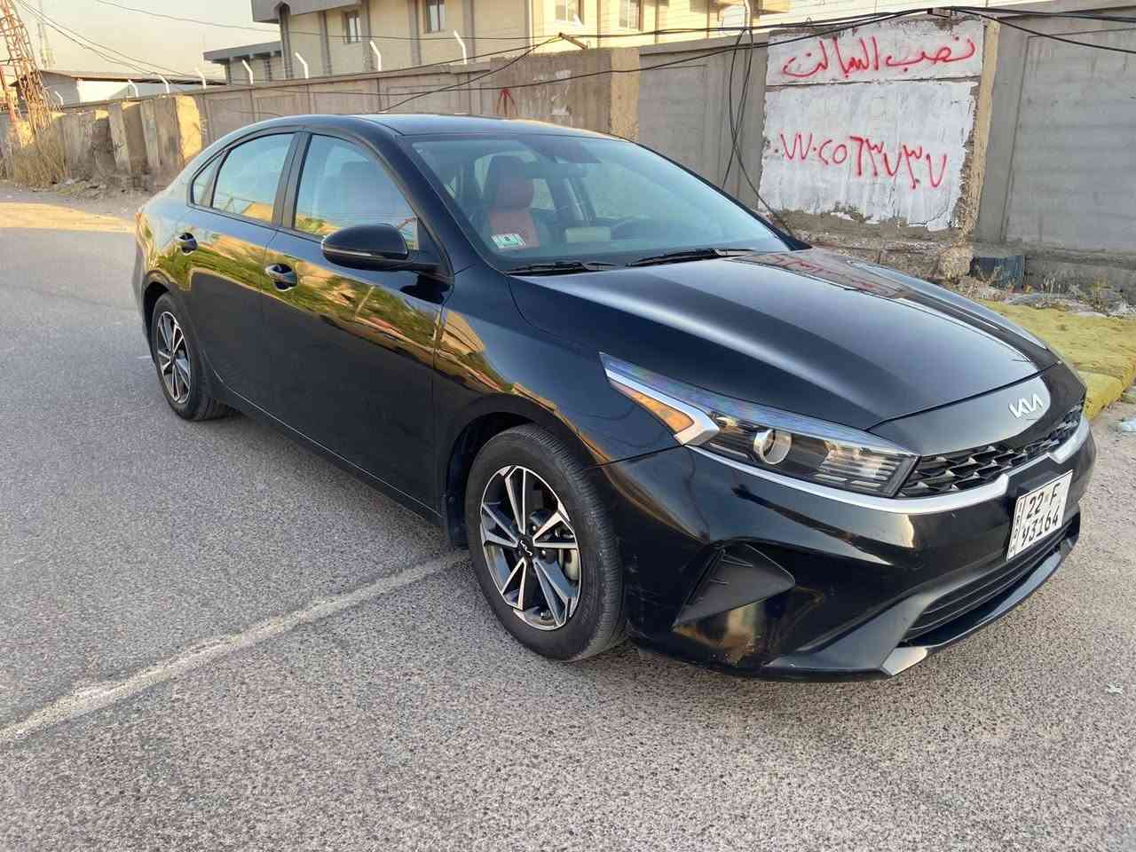سلام عليكم
كيا فورتي 2023 رقم اربيل بأسمي شرط التحويل 

 وارد امريكي السيارة بيها فقط جاملغ امامي صبغ الباقي كفالة عامة
ماشية 32 
بدون ايرباك بدون دواخل شرط الفحص ابيع

نص مواصفات  السيارة  

مكينه 2000 دوش المرغوب    

شاشة  تدعم كار بلي

رادار امامي مانع تصادم

درايف مود 3 

تحكمات استيرن جهتين 

شاشة اعطال 

تحديد مسار 

وباقي المواصفات معروفه

السيارة جاهزه بدون اي نقص 

بغداد / الشعب شارع الأسواق المركزية 
رقمي 
***********

السعر 142 وبيها مجال
