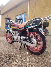 دراجه يراني للبيع موديل ٢٥ محرك 200 ما مفتوح. كهربائيات كلهة شغالة سلف...