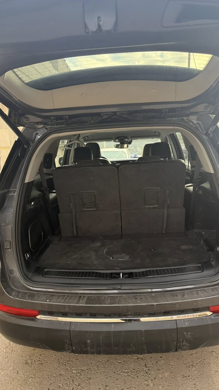 جيب شيروكي لمتد
موديل ٢٢

فول ما عدة الفتحه السيارة 

مواصفاته رادار امامي 

فور ويل 

تدفه الكشنات 

٧ راكب 

توقف ذاتي عند الرجوع 

سيارة حادثها سرقه ما بيها صبغ 

جاهزة 

السعر ٢٥٥ 

***********
