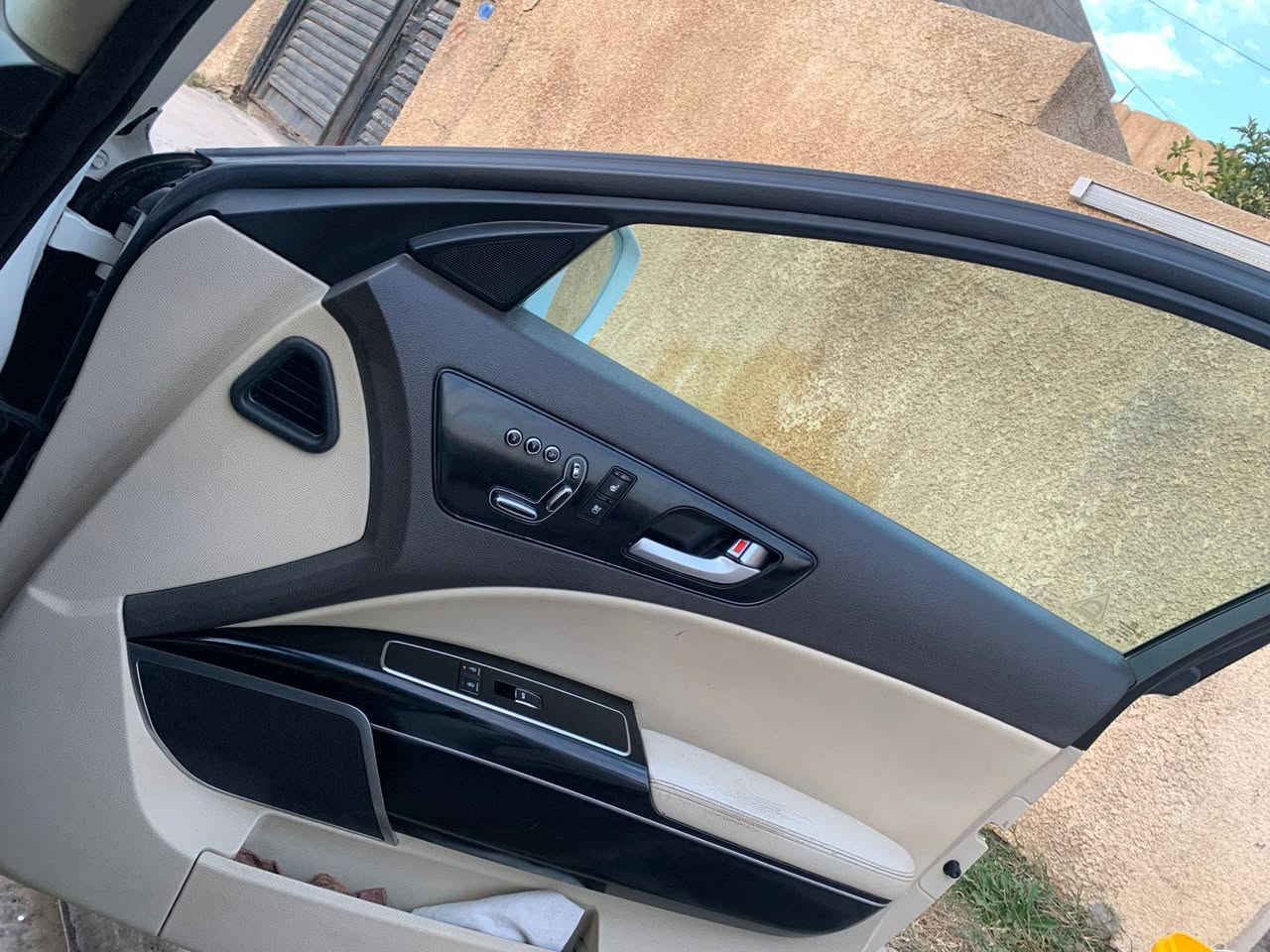 اسلام عليكم سيارة كيا كورس خليجي فول مواصفات رقم اربيل دولي جديد سنويه جديده مكينه وكير وصدر وتبريد كهربائيات خير من الله سيارة بيها ٣قطع صبغ بنيد وجاملغ وباب وبيها تكمه فوك سايق بيها تصليح وصبغ سعر ١٥٠ وبيها مجال رقم الهاتف :***********
