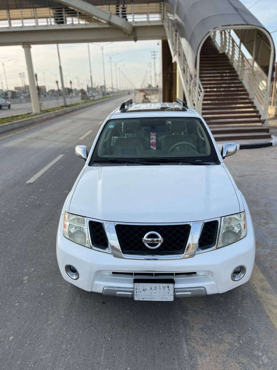 للبيع: نيسان باثفايندر 2009 - وحش الصحراء
‏​السيارة غنية عن التعريف، هيبة ومتانة وعائلية .
‏​الموديل: 2009.
‏​الفئة: LE (فول مواصفات).
‏​اللوحة: بغداد (بسمي سنويه 2028).
‏​الحالة العامة: السيارة.  شبر صبغ بل باب الخلفي سباب فاعل تخريب "نصّبة" وشلعتهه تفتح النفس،  
‏​🔍 فتحه  3وضعيات مضومه زنون لايت كهربائيّ  3وضعيات خزن ميموري 3وضعيات  من ترجع الخلف مري ينطبكن  دشبول رمادء   ساستم صوت9عداد دمام بلاد سماعات  جنجر  دفيدي شاشه عرض 
‏​المحرك: ستة سلندر، عزم وقوة كير حداديه كفاله
‏​الخارجية: لون ابيض صدفي (مثل ما موضح بالصور).
‏​الداخلية: /غرفه مقاعد كهربه حار بارد   جلد نضافه فولل تبريد ثلج (مركزي) ينسيك حر الصيف. 
‏، تايرات تخم جديد باتري جديد 
‏​السنوية: جاهزة والتحويل ثاني يوم.
‏​ملاحظة: السيارة مال بيت، مخدومة ومو مال معارض دك سلف وسافر وين ما تريد.
‏​📍 المكان: بالنجف
‏💰 السعر: [. 136] (بيها مجال بسيط للشراي الطيب)
‏📞 للاستفسار: [***********]  فدوى اللي ما يعرف قيمه السياره لا احد يعلق
