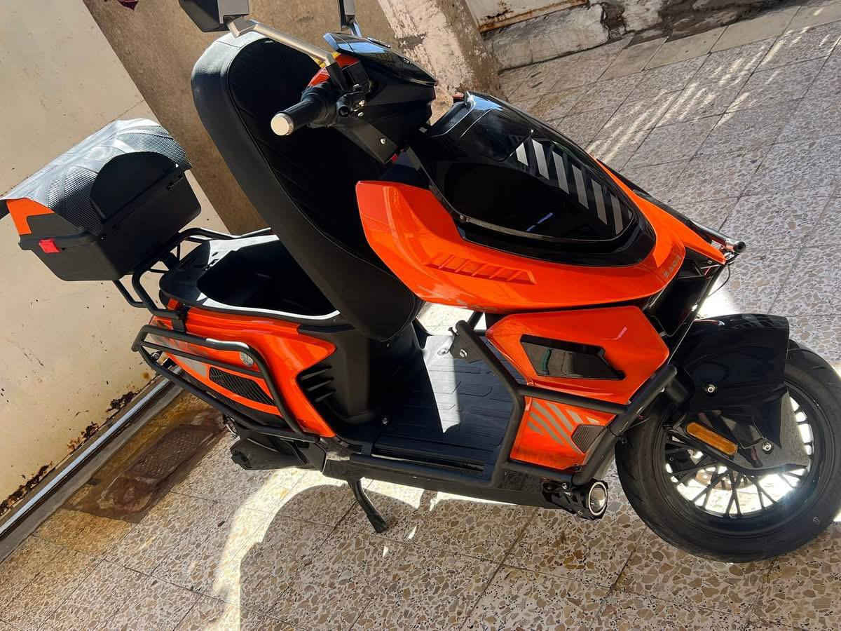 سلام عليكم دراجة شحن f16  ليثيومv72 تمشيك 80كم شحن سريع سرعة 90 كم بلساعة نظام سرقة  سماعت BT لايت زنون نظام R الرجوع الىً الخلف مثبت سرعة الدراجة استخدام قليل شهر ونص
للبيع فقط بدون مراوس السعر ١٣٠٠ وبيها مجال بسيط عنوان بغداد ابو غريب رقم الهاتف***********
