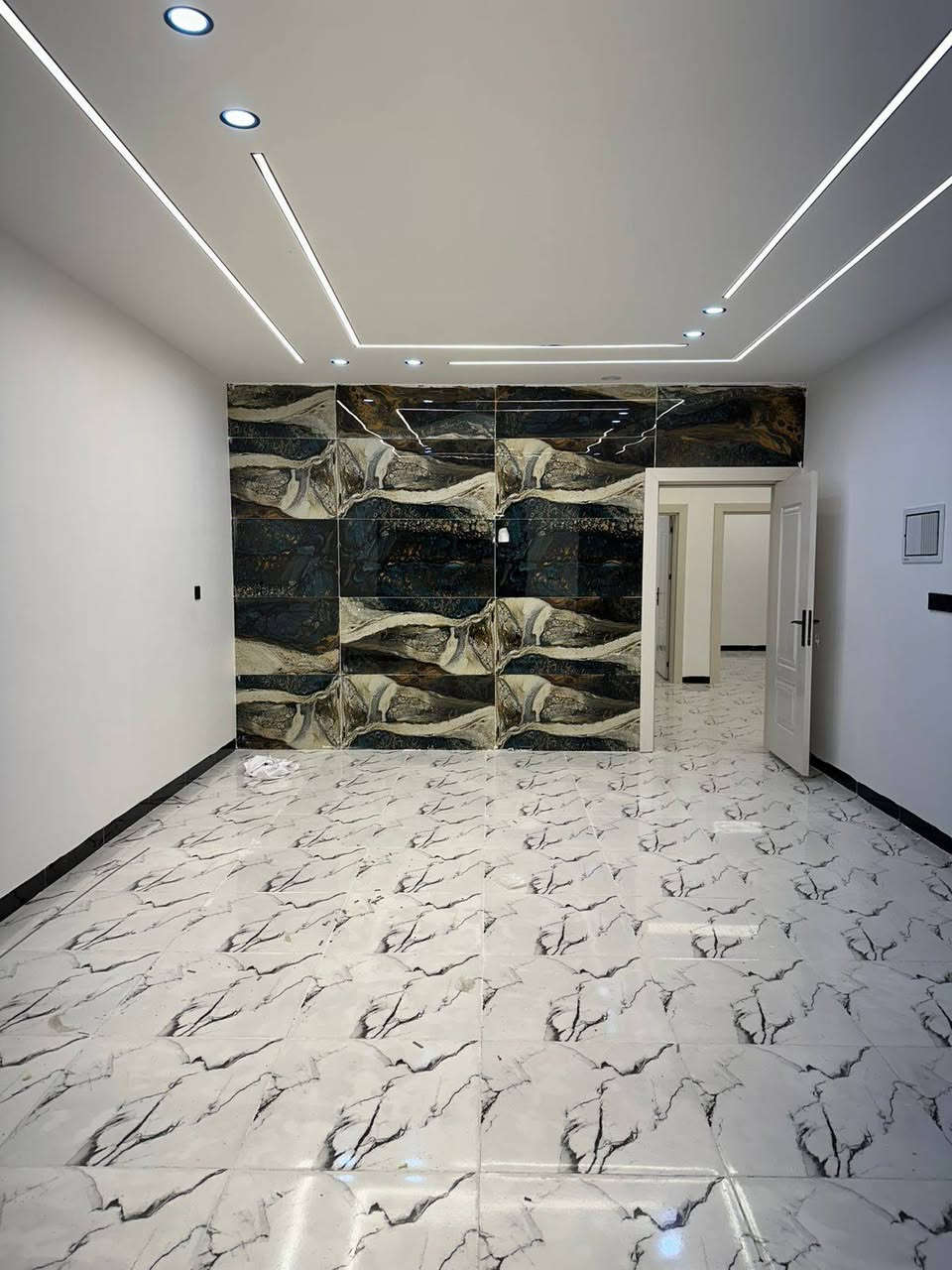 خانوو بۆ فرۆشتن لە گەرەکی زیلان ستی ئاو و کارەبا24سەعات بەرانبەر مزگەوتە خانووەکە زۆر پاکە200مەترە1قات و بەیتونە هیج  مەسرەف تێدا نەماوە دیزاینی نوێ کراوەتەوە .
بۆ زانیاری زیاتر پەیوەندی بەو ژمارە بکە *********** فایبەر واساپ أربيل, العراق
