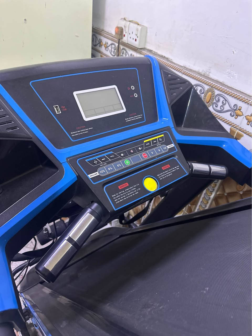 سلام عليكم جهاز جري (كارديو)نظيف اخو الجديد مستعمل قليل كلش وياه جهاز تنحيف للبيع سعر 400 الف مكاني البصره القبله *********** البصرة, العراق
