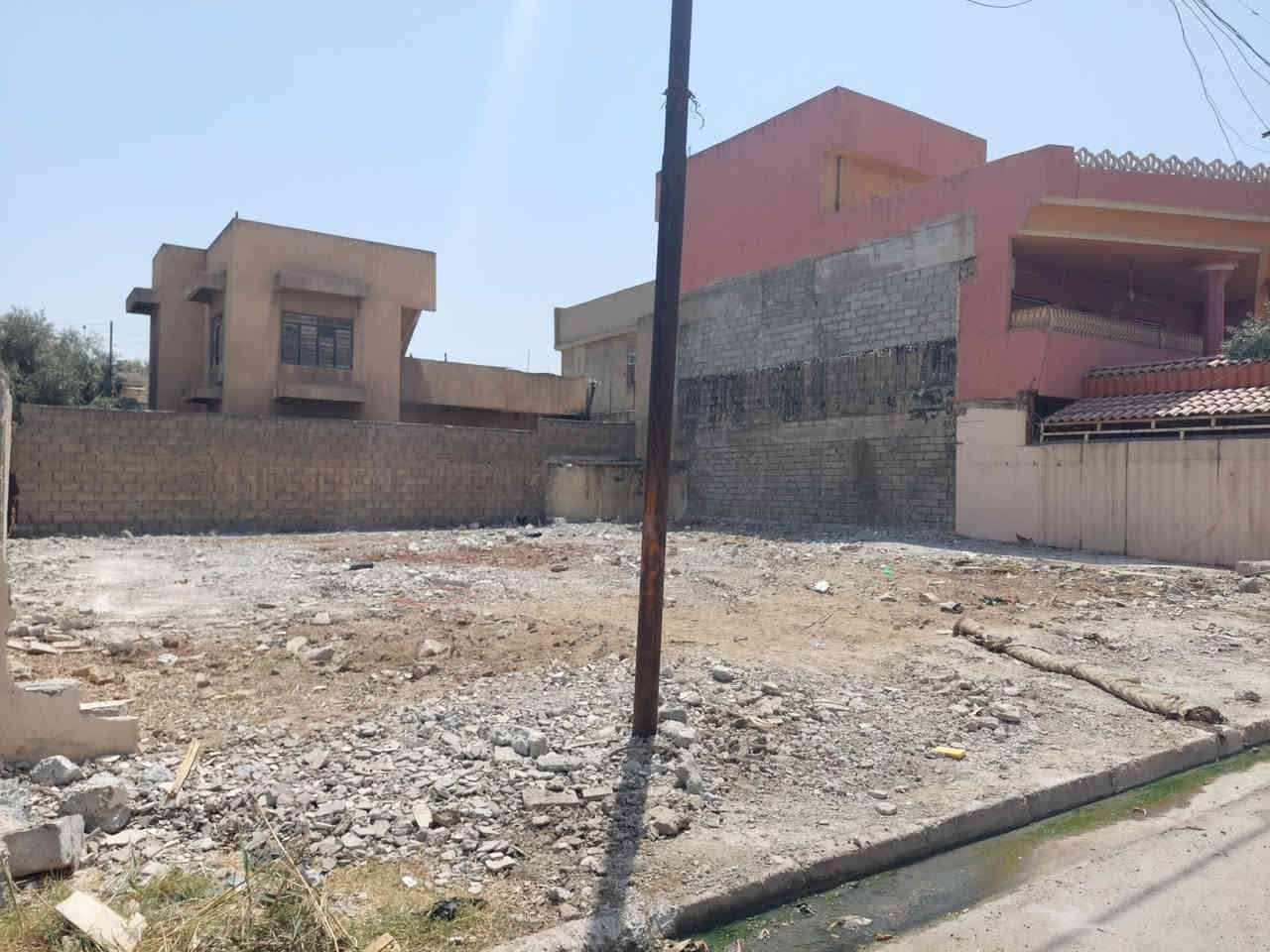 ارض للبيع بسعر مناسب 
في حي الرفاعي موقع مميز⚜️
قرب طرشي الشفاء 

المساحة ٢٠٠ متر 
الواجهة ١٠ متر 

ملك صرف 
 سند جديد 
شارع تبليط 

للإستفسار 
***********
***********
