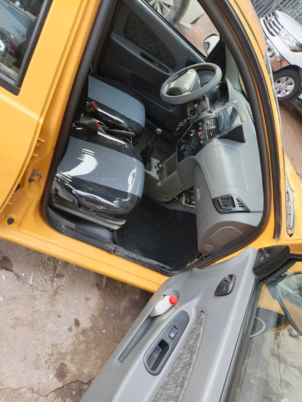 سايبا طيبه موديل 2016
رقم بغداد ألماني شرط التحويل والوكاله 
هيئه وغرامات صفر 
كاربون بانزين بيها 
محرك بخار وكير شرط 
صبغ جاملغ أمامي فقط بدون دواخل 
طخم تايرات جددد 
داخل دوشمه جديده 
السعر 42بي مجال 
العنوان موصل الايسر 
***********
