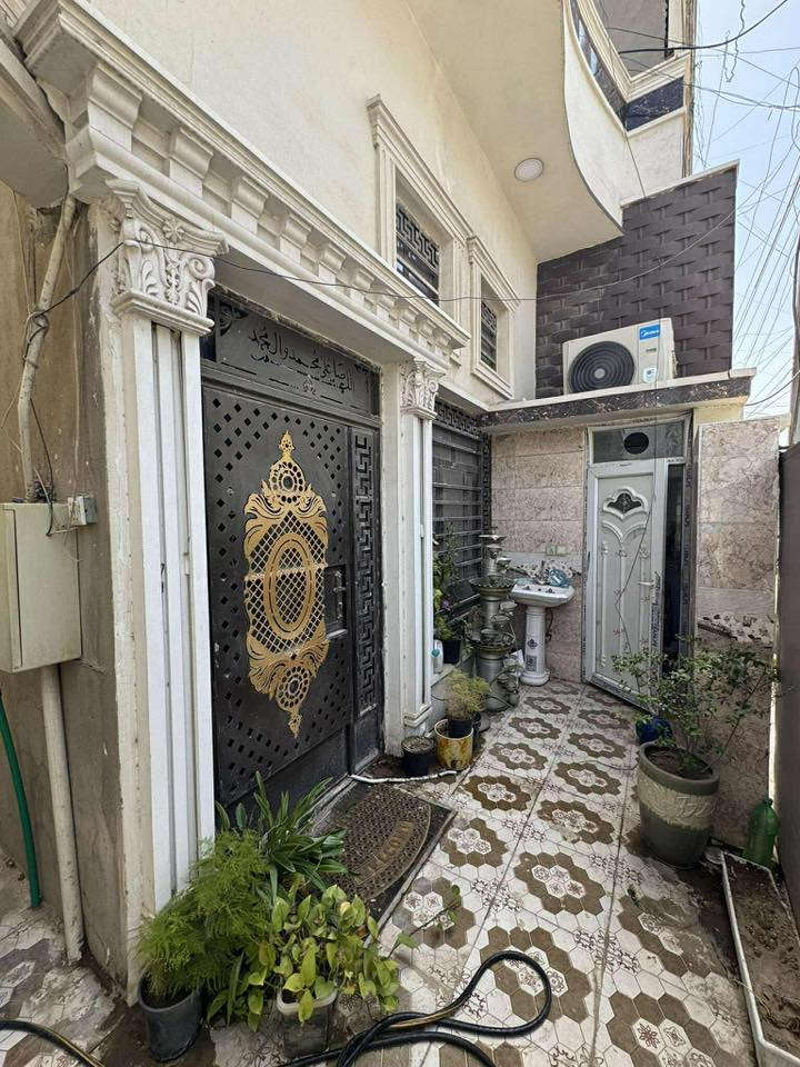 دار للبيع او المراوس حي العامل
مساحة 128 م (( بناء حديث + سند مستقل ))
موقع مميز ركن عالشارع العام 
لمعرفة كافة التفاصيل التواصل على الرقم ***********
