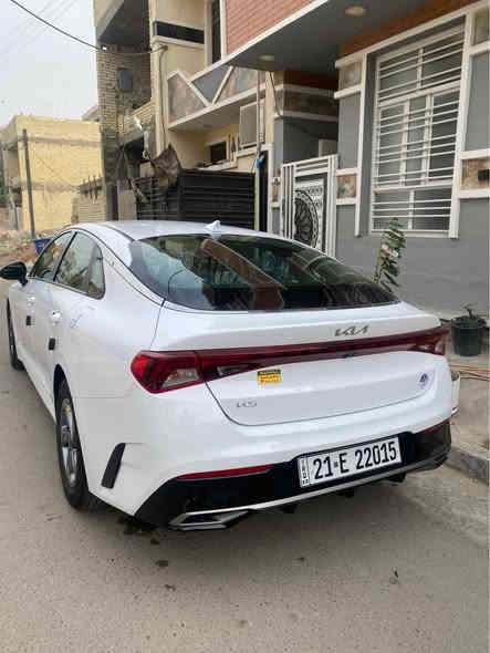 السلام عليكم عندي كي فايف موديل 2023 للبيع سيارة جديدة وارد امريكي رقم سليمانية هستوني مرقمها ع ايدي بيها قطعتين صبغ فقط وبيها لغد معمر اثر الحادث صور الحادث مرفقة بالمنشور ماشية 16 الف فقط مواصفات 
1-بصمة 
2-شاشة جبيرة 
3-كامرة دوارة 
4-اشاير بالمري 
5-تحديد مسار 
6-ويل كب 
7-رادار امامي 
8-رادارات جانبية 
9-اربع وضعيات قيادة 
10-لايتات زنون عالي ناصي 
11-لد امامي 
وبعد بيها مواصفات مكان السيارة بغداد الطوبجي للاستفسار الاتصال *********** رايدها ب 155 وبيها مجال بغداد
