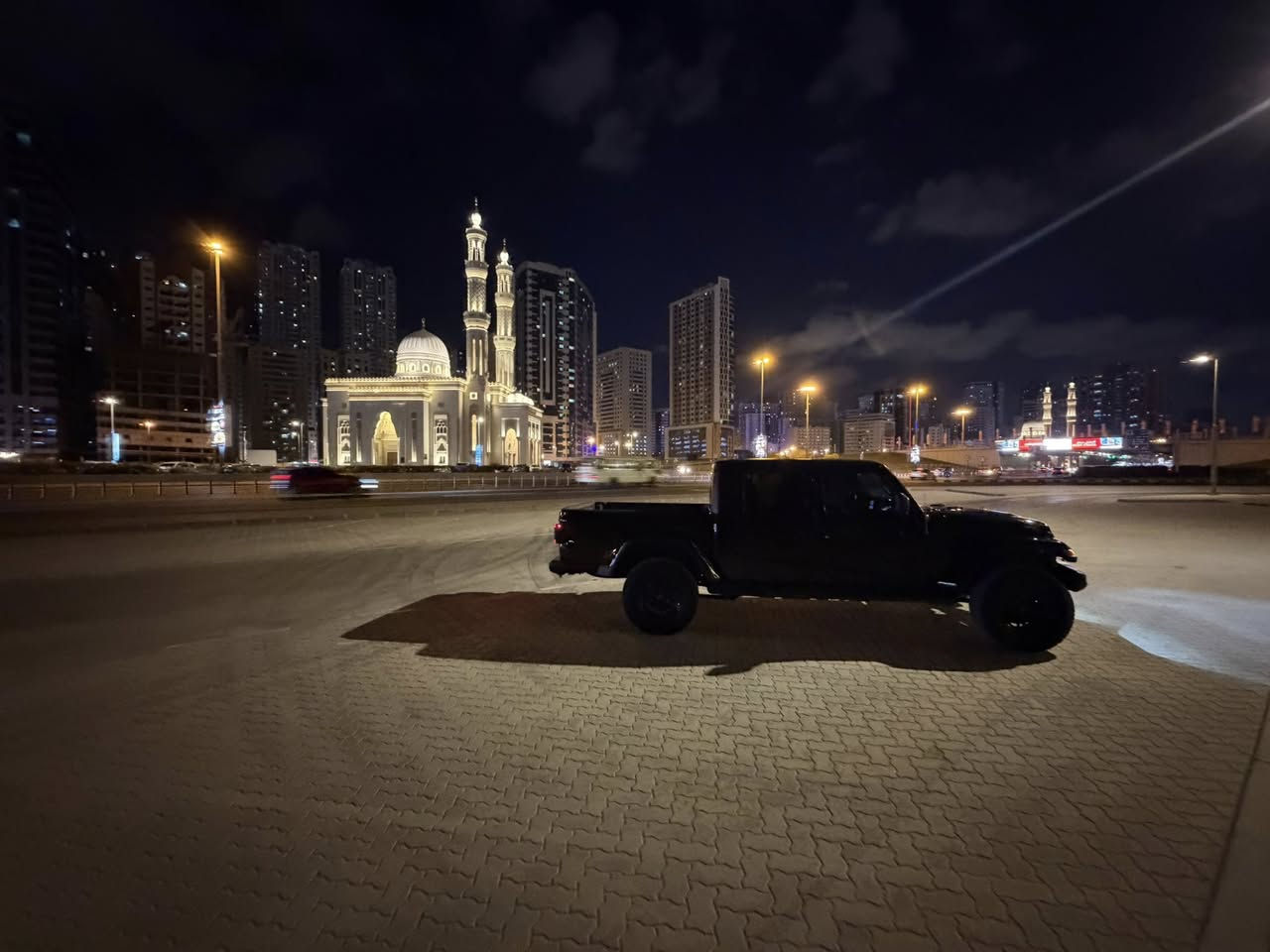 السلام عليكم جيب كلاديتر موديل ٢٠٢٣ رقم سليمانيه ب اسمي سته سلندر مواصفاته سبورت  سعر ٢٩٥$ موجوده ب سليمانيه *********** سياره مابي صبغ
