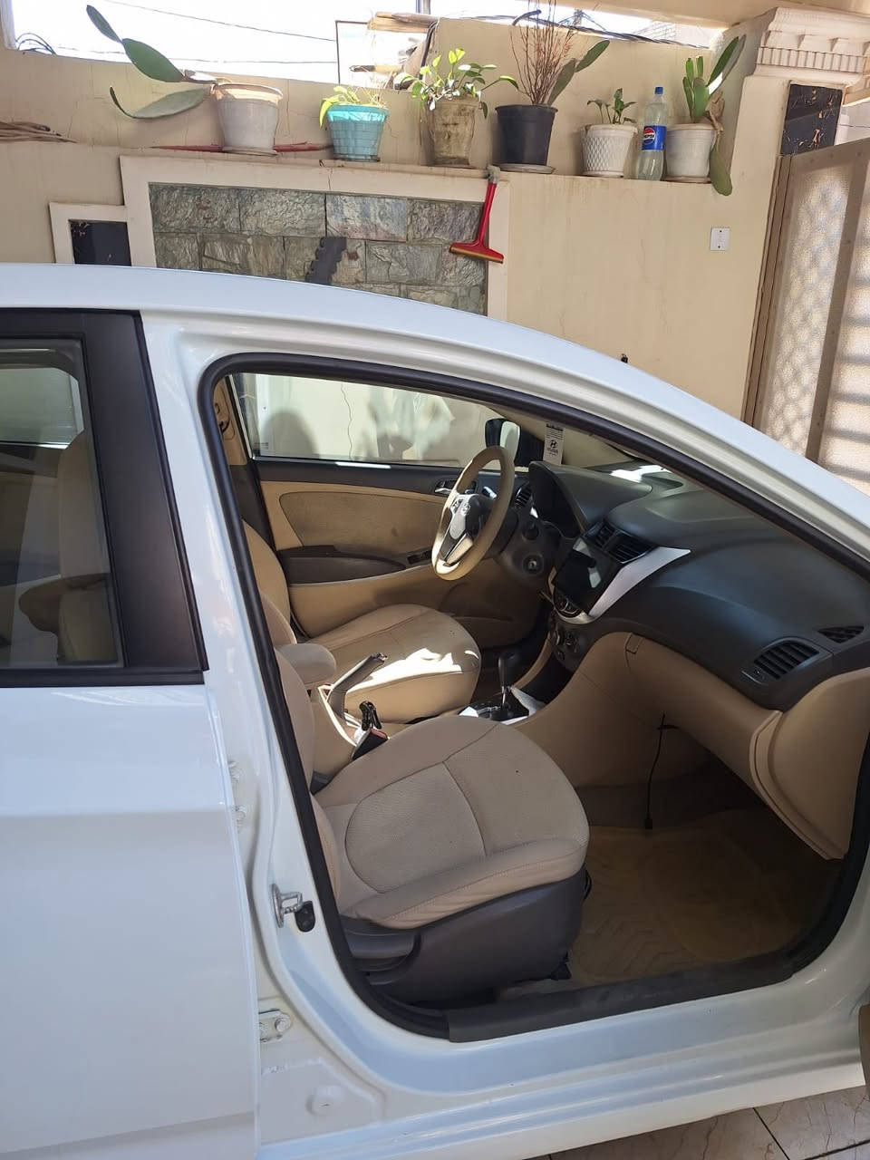 السلام عليكم للبيع اكسنت خليجي موديل 2014 رقم بغداد بااسمي جاهزه من كلشي كير محرك صدر تخم تاير ع وضع الشركه بيه صبغ دعاميات فقط وطخه بسيطه بالخلف بيه تعديل يم قفل الجنطه السونار مرفق يوضح كلشي السعر 102 مكانه بغداد العامريه شارع عمل الشعبي ***********
