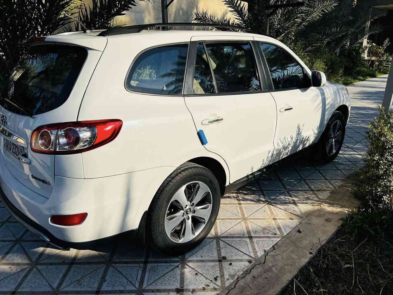 2400
نضيفه كلش ماشيه 167
السعر 150 
***********
