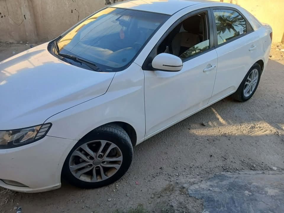 سيراتو ٢٠١١ مكينة ١٦٠٠ ماشيه ١٧٧ رقم سليمانيه سنويه نافذه قبل ١٠ ايام بااسمنا كفاله من الصبغ حته الدعاميات بيها بارد اباب السايق والدوسه خسفه السياره بلاديه وجاهزه كير محرك تبريد تخم تاير عارضها ٩٤ وبيها مجال ***********
