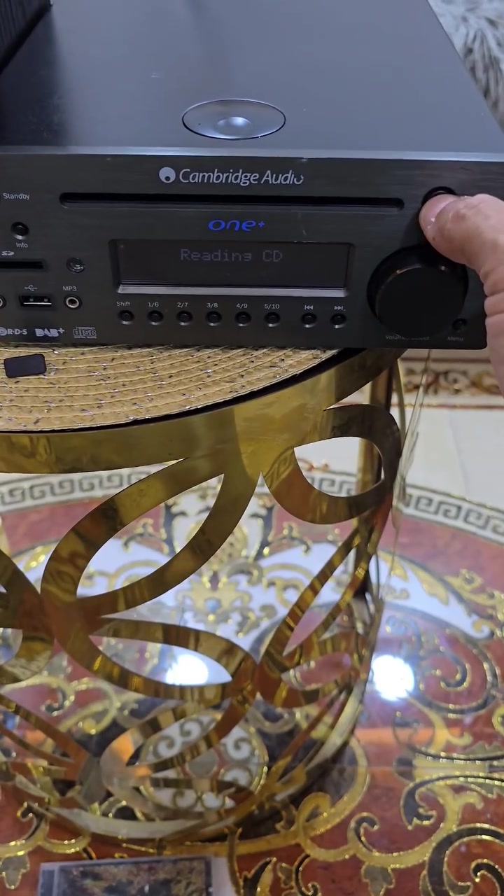 كامبريدج أوديو ون بلس جهاز استقبال FM نظام صوتي. متكامل. انتاج. شركه بريطاني • المنافذ الخلفية: يحتوى على مدخلين صوتين (RCA) لتوصيل أجهزة خارجية، بالإضافة إلى مخرج مخصص للمضخم الصوتي (Subwoofer Output) لتعميق صوت البيس.ه الراديو المتطور: يحتوى على مستقبل راديو FM مدمج مع دعم تقنية +DAB (لراديو الرقمى عالى الجودة() وتقنية RDS لعرض اسماء المحطات والمطربين على الشاشة ه مشغل الأقراص CD)ا يحتوى على مشغل أقراص منزلق (Slot-load) يدعم تشغيل الأقراص العادية وأقراص CD-R/RW التي تحتوي على ملفات MP3 و WMA  ياخذ فلاش. ورام  فول موصفات  مكاني. سماوه. السعر. 100


**إذا كنت صاحب هذا الإعلان وتريد حذفه لأي سبب، رجاءا أرسل رسالة إلى الدعم الفني**