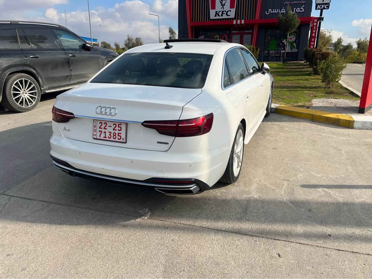 السلام عليكم 
أودي 2023 

‏2023 Audi A4 Sedan 45 S Line Premium Plus Quattro TFSI
ماشيه 38 الف
بجم كبس
صندوك كبس
حادث باب خلفي سائق صبغ مع نص جاملغ خلفي
رقم اربيل
السعر 225 ورقه وبيه مجال
*********** بغداد, العراق

