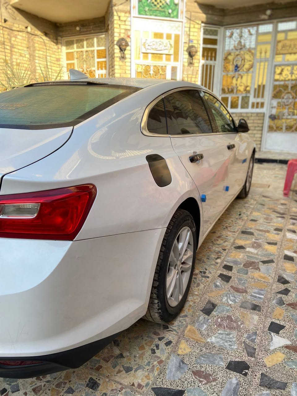 سياره : ماليبو MALIBU /  LT للبيع او للمرواوس
موديل:  2017 
ماشيه :140 K
حجم محرك : 1500 تيربو  لمرغوب  + كير 6 نمر 
لون:  ابيض صدفي 
 ضرر سياره : مذكور بلسونر  
تخم تاير جديد  ✅
صدر امامي جديد ✅
صدر خلفي جديد ✅
قطعتين تبريد امامي و خلفي  + تبريد ثلج  
سياره ما بيهه اي نقص كامله ✅
مواصفات : 
1️⃣: ويل حجم 17 انج 
2️⃣:  حساس اطارات 
3️⃣ : مثبت سرعه تفاعلى 
4️⃣: شاشه معلومات :حساس  ضغط دهن و حساس اي بي اس حديث 
5️⃣:لايت امامي عدسه  + لايت ا نضام اوتو + بوجكترات لد  ابيض 
6️⃣بك لايت خلفي لد 
7️⃣:  سياره 6 بصمات : بصمه تشغيل + 4 بصمات ع لأبواب  + بصمه جنطه  ونضام  فتح و غلق ذكي 
8️⃣: كشن سائق كهربائي بل كامل 6  وضعيات حركه مختلفه 
9️⃣:سياره  نضامين قياده : ايكو و عادي 
🔟: شاشه وسطيه حجم 9 انج + كامره خلفيه دواره بلاديه  
11:    نضام أوامر صوتيه بل ستيرن يعني حاكيه اتصال 
12:  اوتو ستوب : Stop  نضام توقف ذاتي 
13: نضام مانع انزلاق حديث 
14  أناره محيطيه لدات داخليه بل  أبواب الاماميه + لدات بدشبول  
15 : مرايه اوتو  تعتيم ذاتي 
نضام سماعات 🔊 دمام سماعات عدد 6 
16 : نضام گيچ سرعه كيلومتر وميل
17 :ايرباكات أماميه 2  + ايرباك جانبي بل تكمه مال باب عدد 2 +   ايرباك مقاعد أماميه 2   يعني (6)ايرباك السعر 110 رقم صاحب السياره ***********ابو جعفر
