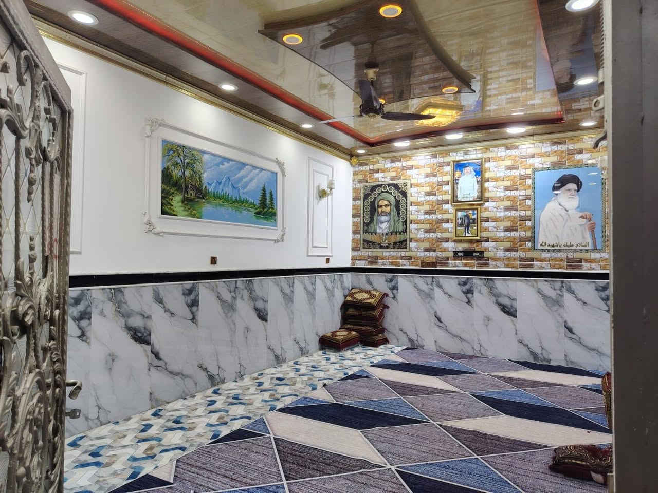 دار للبيع

المساحه  200طابقين
كامل طابو بسمي
 العنوان النهاوند الثالثه بصف حسينيه دمعه رقيه ثاني بيت ع السايدين

 السعر200وبي مجال

تواصل واتساب ***********
