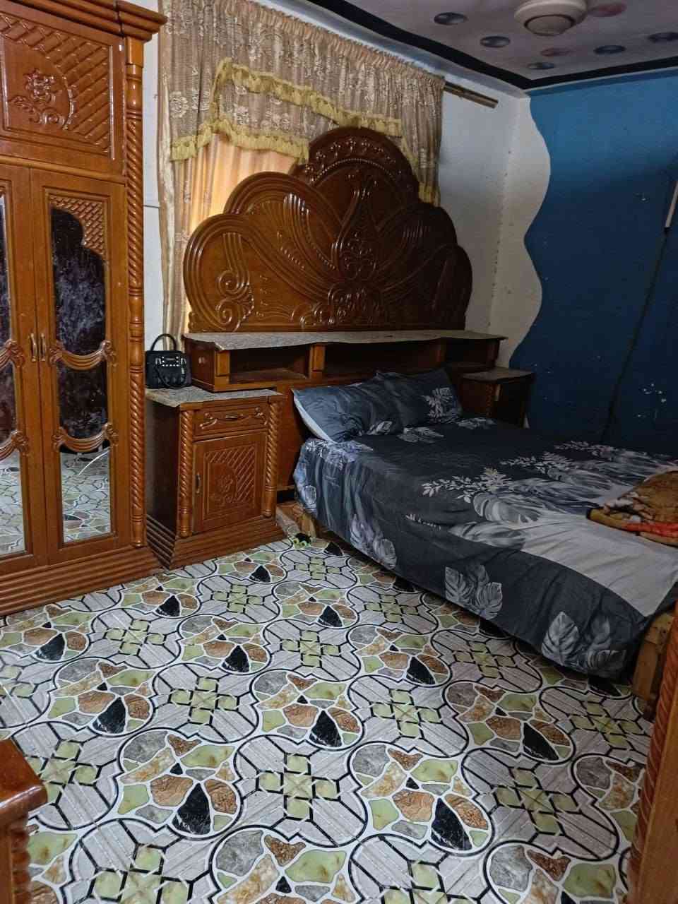 سلام عليكم بيت طابو صرف 260 عكاده مرتب يحتوي على ٤غرف نوم
ومطبخ وصحيات وصاله وديوانيه مساحتها ٧×٤ واجهياا ١٠

مطبخ جبير حمام داخلي كلش طارمه وحديقه حلوه البيت قريب علي تبليط من الجها اليمنا ١٢٠متر من اليسرى ٧٠متر مدارس قريبه ماء وكهرباء كلش زينه خدمات فول رقم أبو البيت السعر 75/ *********** للاستفسار
