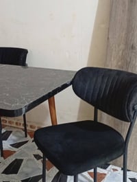 ميز طعام • ٤ كراسي • حي الامام