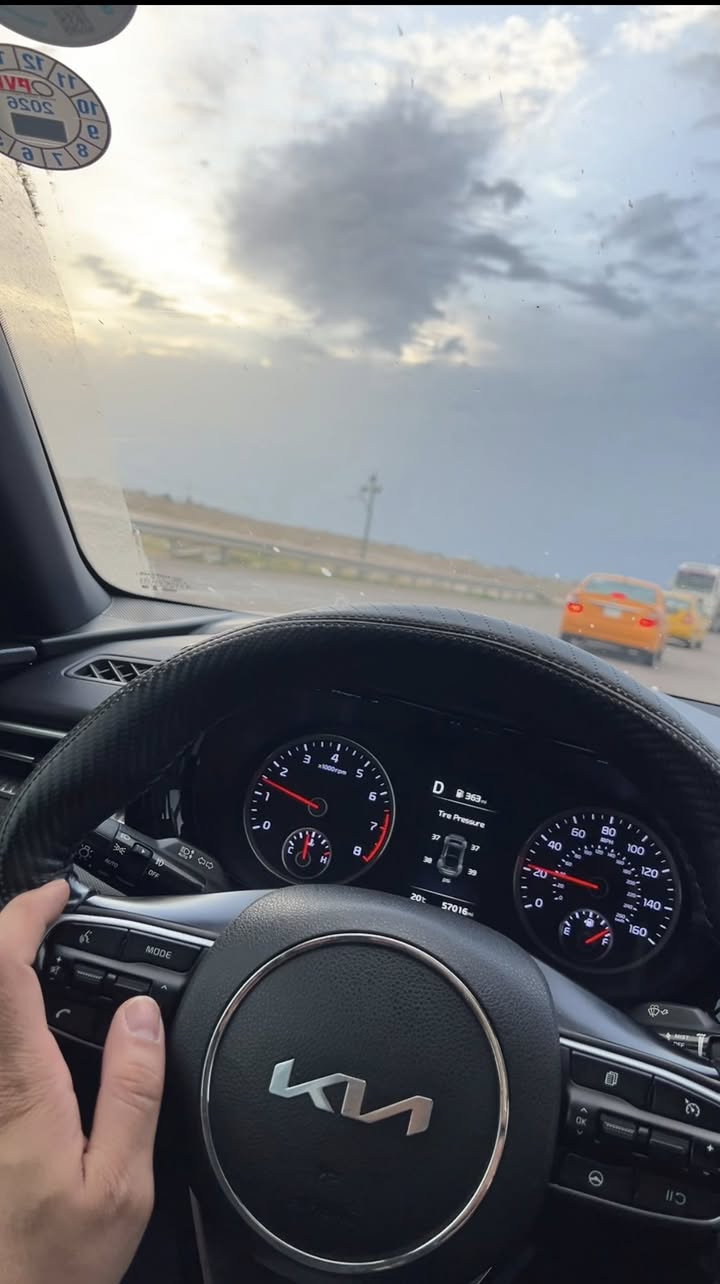 سلام عليكم للبيع K5موديل 22جيتي لاين فول مواصفات للأخير ماعدا البانوراما رقم دهوك سنويه بسمي شرط التحويل او الوكاله انته وبلبيت اجيبلك وكاله بسمك بيها مكانات صبغ ابيع حزام بدون شواصي ودواخل سياره كير محرك صدر كفاله تبريدها ثلج بشرط ماشيه 59ميل السعر 130وبيها مجال بسيط اخوان السوك كلشي بي رحمه الوالديكم الميعجبه السعر يترك كلمه طيبه مكان بغداد ***********
