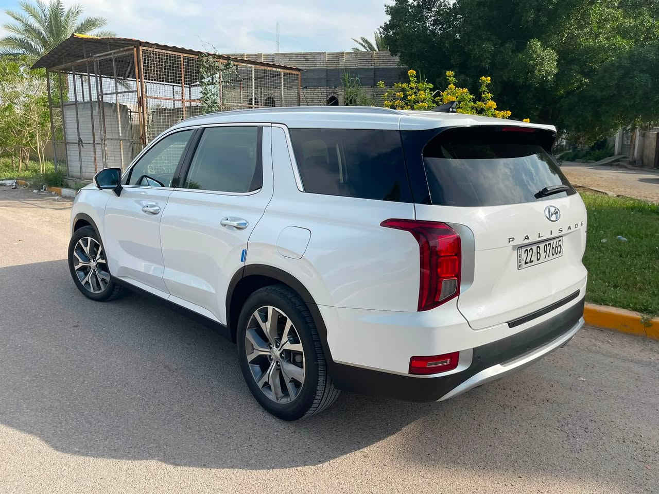 السلام عليكم ..

بلاسايد موديل ٢٠٢٢  وارد امريكي 
‏Hyundai Palisade limited 2022 

حجم المكينه 3800 ماشية 40 الف ميل..
الضرر موضح بالصور بدون دواخل 
فقط جاملغ وباب مبدلات والقطع المبدلة بدون صبغ  .. 

شواصي ولغود وگير ومكينة كفالة وشرط الفحص*
السيارة جديدة وين متحب تفحص افحص..

المواصفات:

1- فتحة سلايد
2- كشنات جلد تدفئة امامي وخلفي
3 - ثلاث قطع تبريد 
4- تشغيل عن بعد
5- رادار امامي
6- حساسات امامي وخلفي
7- نقاط عمياء
8-جنطة كهرباء
9- سبعة راكب
10- اشاير مري ومري قلاب
11- بصمات عدد 2
12- داش كام 4K امامي وخلفي 
13- منافذ USB بالكشنات والخلفية وبمقصورة ال7 راكب ..
14- خمس وضعيات قيادة بالاضافة الى نظام الفور ويل..
15- نظام الاطفاء الذاتي للمحرك عند الوقوف لترشيد استهلاك الوقود.
16- بردات خلفية ..

وبعد هواي مواصفات ..
السيارة جديدة واستخدام شخصي 
رقم اربيل بأسمي ..

السعر 243 ورقة وبيها مجال بسيط
 مكان السيارة بغداد  

***********
***********
