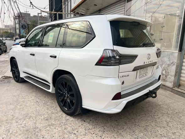 لكزس كورو موديل 2019 black  
فول فول مواصفات سلايد فتحة سقف 
ماشييه 155KM حقيقي سياره جديد جديد
بصمات و گاعي كل موجود
لكزز Lx 570 مواصفات كورو 
السياره كفاله  
 موديل ٢٠١٩ كورو    اصل
خمس كامرات 
داتا شو 
حساس خلفي امامي 
رادار 
رادار نقطه عمياء
كشن كهرباء خزن
كشن تدفأه تبريد 
محرك ٨ سلندر ٥٧٠٠ 
سلايد 
سماعات بالتكم والباب الخلفي 
شاشات خلفيه
تبريد منفصل 
بردات جانبيه 
جكات 
باب خلفي كهرباء 
كير محرك كهرباء كله بشرط الفحص مكفول 
السياره كلش نظيف وترايها كلش ناعم 
السياره بدون تبديل بدون صبغ بدون فتح كفاله من كلشي 
مكاني كربلاء حي الحسين 

رقم الهاتف للتواصل ***********

السعر 790$ كربلاء
