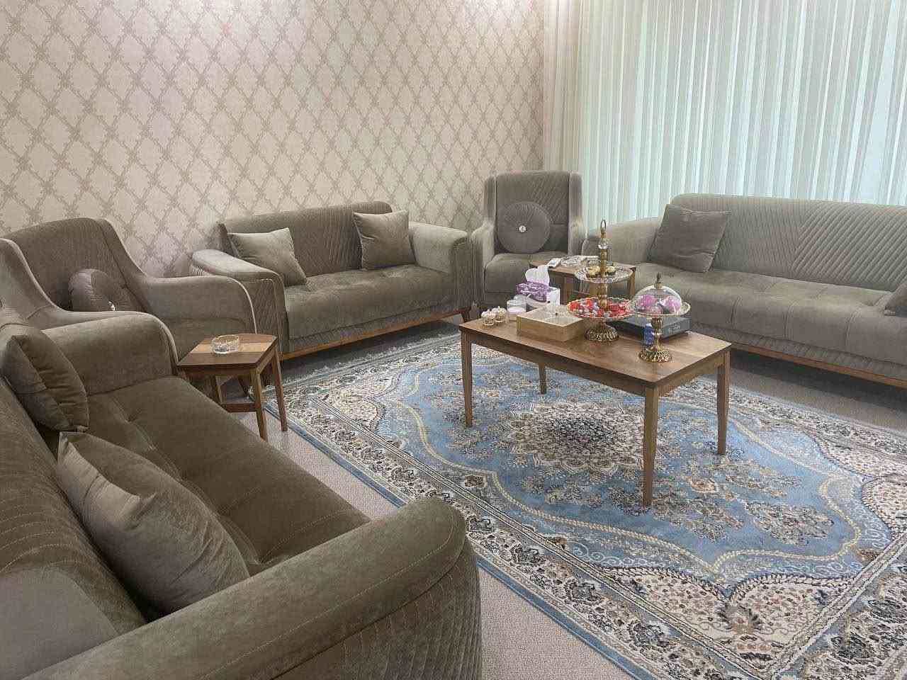 سڵاو، ئەم تاخمە کە لە وێنەکەدا دەبینرێت بۆ فرۆشتنە. تاخمەکە دیزاینێکی مۆدێرنی هەیە و لە کاتی بەکارهێنانیشدا زۆر بە وریاییەوە پارێزگاری لێ کراوە، بۆیە لە ڕووی خاوێنی و دۆخی گشتییەوە لە ئاستێکی زۆر باشدایە.
ئەم تاخمە هەڵبژاردەیەکی گونجاوە بۆ ئەوانەی دەیانەوێت دیزاینی ماڵەکەیان نوێ بکەنەوە بە نرخێکی گونجاو. هەموو پارچەکان بە تەواوی وەک خۆیانن و هیچ کێشەیەکی تەکنیکی یان زیانێکیان نییە.
وردەکارییەکان:
 دۆخی تاخمەکە: زۆر پاک و بێ کێشە، بەتەواوی شیاوی بەکارهێنانە.
 شێواز: دیزاینێکی مۆدێرن و گونجاو بۆ هەر دیزاینێکی ناوماڵ.
 هۆکاری فرۆشتن: [گۆڕینی دیزاینی ماڵ].
نرخ: [500] دۆلار.
شوێن:[هەولێر].
بۆ زانیاری زیاتر یان بۆ رێککەوتن لەسەر کاتی بینینی تاخمەکە، تکایە نامەم بۆ بنێرە أربيل, العراق


**إذا كنت صاحب هذا الإعلان وتريد حذفه لأي سبب، رجاءا أرسل رسالة إلى الدعم الفني**