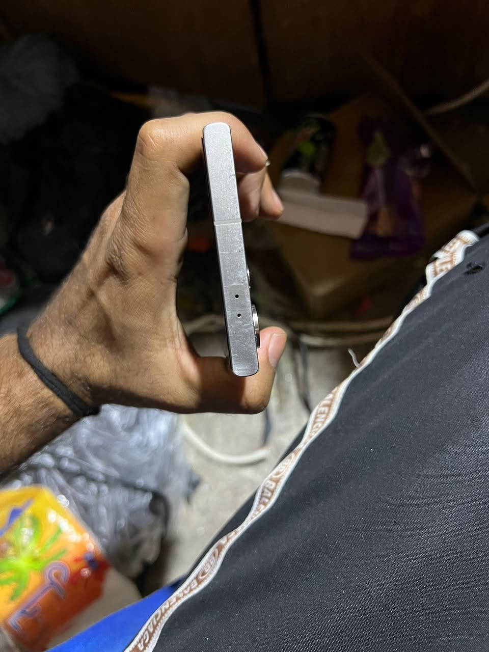 السلام عليكم اس 24 الترا مكفول  من الزلق ذاكرا 256 جهاز ويه فقط كيبل الاصلي مالته كارتونه ضايع جهاز مكفول من كلشي سعرا 950 وبي مجال للشراي  رقمي *********** وانه خادم
