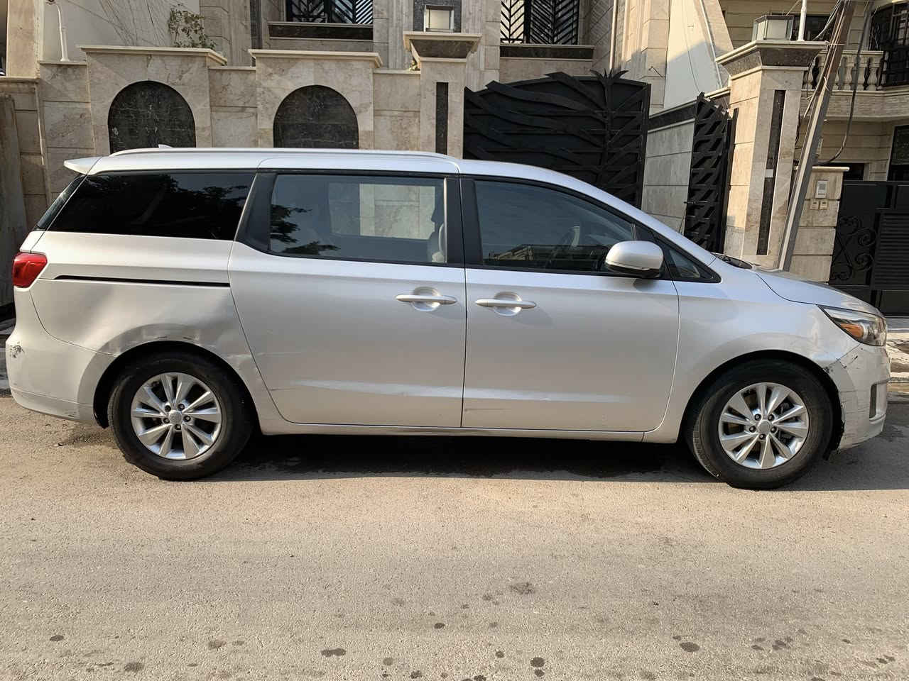 سلام عليكم
كيا سيدونا موديل 2016 بدون ايرباك بدون صبغ تبديل قطعتين نفس اللون ماشية 160000 كيلو محرك ستة سلندر 3500

بيبان شفط وبردات اصليه ويل كب شاشة وكامرة وحساس خلفي 

مري شفط واشاير بلمري سبعة راكب بيه طخات كما موضح بلصور  رقمه كربلاء بأسمي تحويل ثاني يوم

السيارة متواجده بغداد الكرادة 

السعر 17500$ بيه مجال جدا بسيط 

***********

***********
