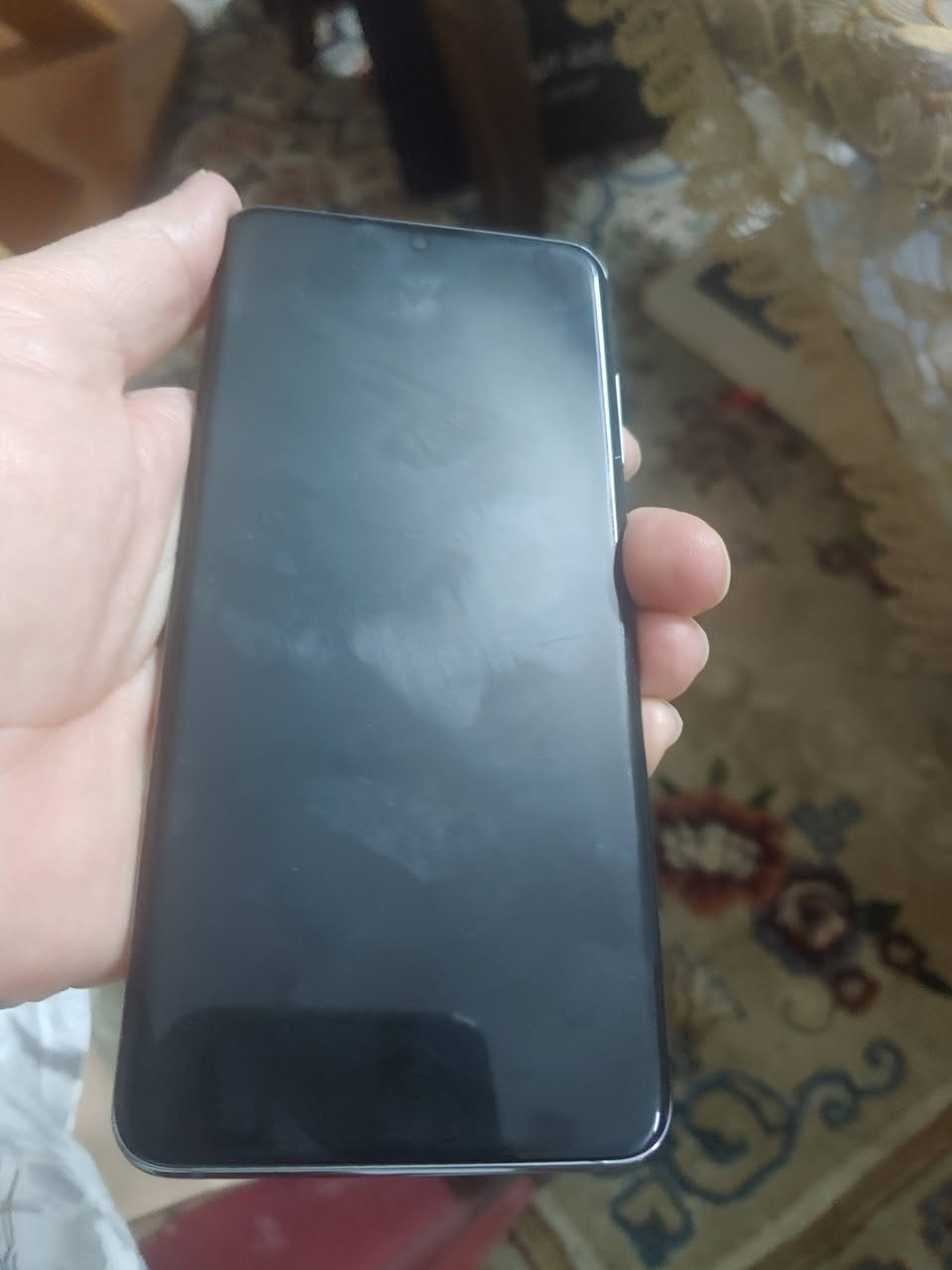 سامسونك S20 5G النسخة اليابانيه docomo ذاكره 128 نظيف جدا بس بيه دكمة البور شويه تتحرك من مكانها. 
السعر 180 الف
يوجد توصيل لكل العراق
للاتصال
 ***********
