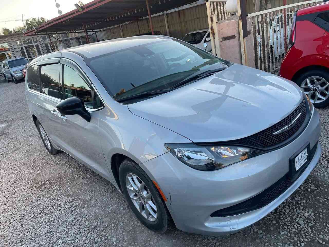 كلايسلر باسفيكا ( فيوجر ) 2024  بدون رقم 
فول مواصفات بدون فتحه 
بصمه 
ابواب كهرباء 
جنطه كهرباء 
شاشه كار بلي 
كشن كهرباء 
حادث فقط سرقة دعامية بدون ايرباك بدون دواخل 

السعر / 198$ ورقة  
مكاني كربلاء المقدسة 
 
***********
