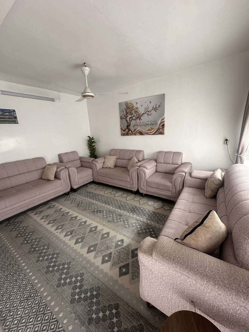 مشتمل للبيع 100م في منطقة حي سومر / الفلكة الثانيه فرع 6متر محلة 315
 واجهـة 5م * نزال 20م
يحتوي على مدخلين
الطابق الارضي 
( مدخل استقبال منفصل ) 
 مطبخ 
+ منـور 
+ حمام كبير + غرفة نوك
الطابق الاول
3غرف نوم كبيرة + خدمات
الطابق الثاني 
بيتونه كبيره تنفع مخزن + سطحين امامي وخلفي كبيرين 

للاستفسار الاتصال بالرقم او مراجعة مكتب الجوهرة للوساطة العقارية الكائن في شارع الكنيسة 
***********
