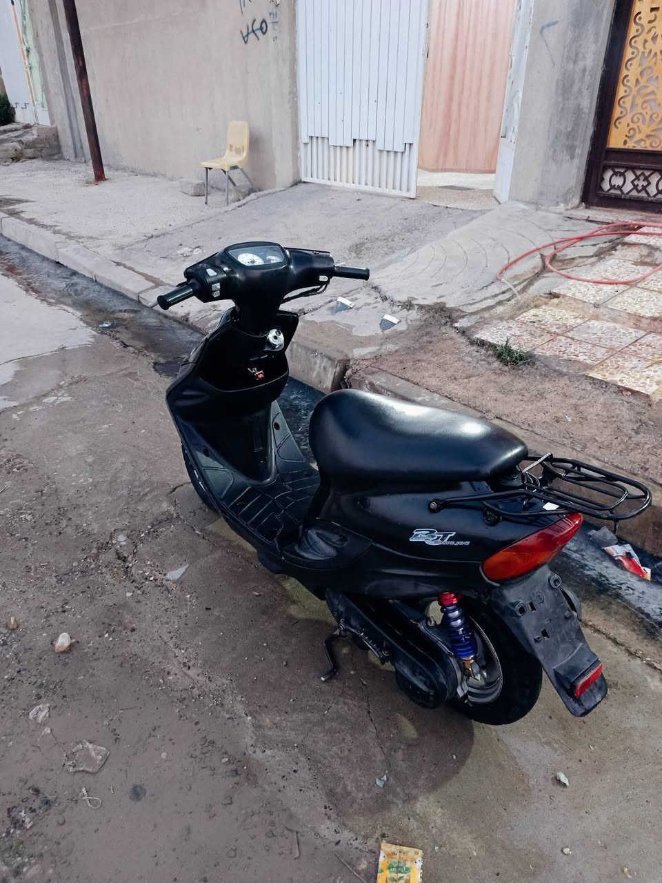 للبيع ماطور نحله 9 ازروف ماطور نضيف كدام العين بس قبق هندر مفتوح سعر 450الف المكان ايمن ابار 
الرقم ***********
