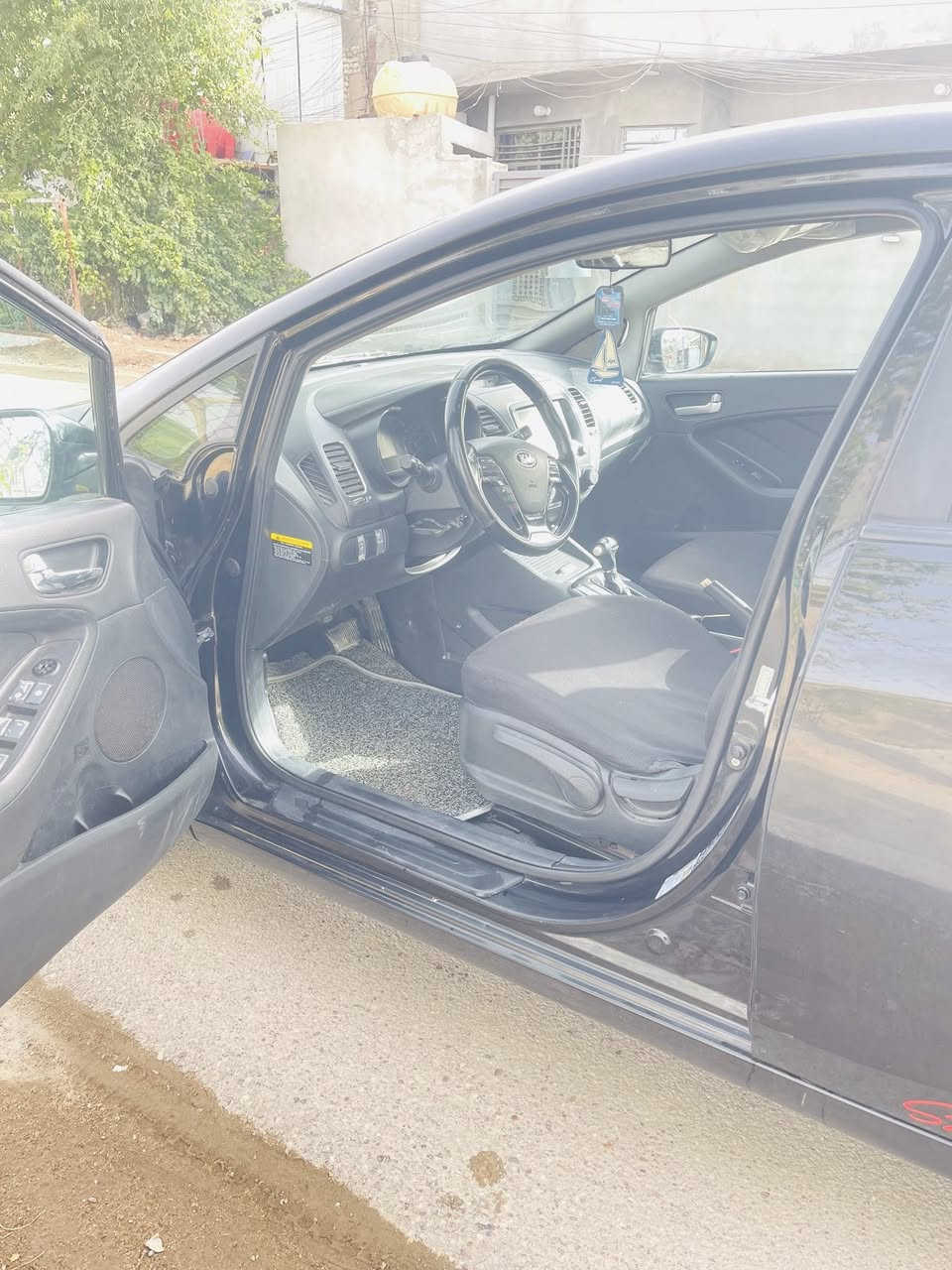 السلام عليكم
كيا فورتي2017

رقم شمالي تحويل مباشر

حادث موضح جدا بسيط  

وهنا صار بيه قطعه صبغ

سياره ليبل واحد 

ماشيه 137 ألف

سياره نص فول

تحكم شاشه كبيره

كير محرك خير من الله 

تبريد ثلج

تخم تاير جديد 

سياره جاهزه خير من الله

السعر 102$

العنوان بغداد بوب الشام
***********
