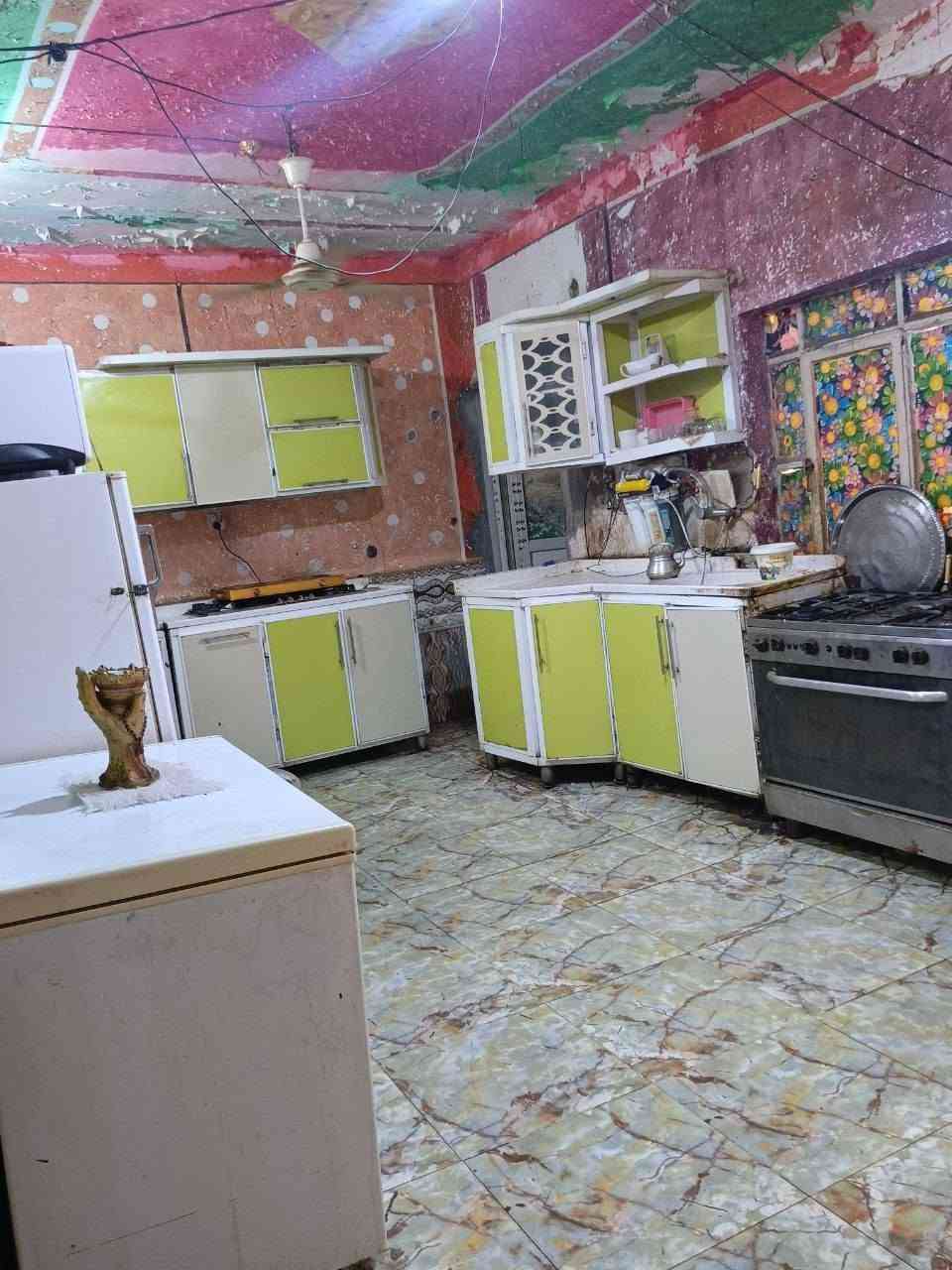 سلام عليكم بيت طابو صرف 260 عكاده مرتب يحتوي على ٤غرف نوم
ومطبخ وصحيات وصاله وديوانيه مساحتها ٧×٤ واجهياا ١٠

مطبخ جبير حمام داخلي كلش طارمه وحديقه حلوه البيت قريب علي تبليط من الجها اليمنا ١٢٠متر من اليسرى ٧٠متر مدارس قريبه ماء وكهرباء كلش زينه خدمات فول رقم أبو البيت السعر 75/ *********** للاستفسار
