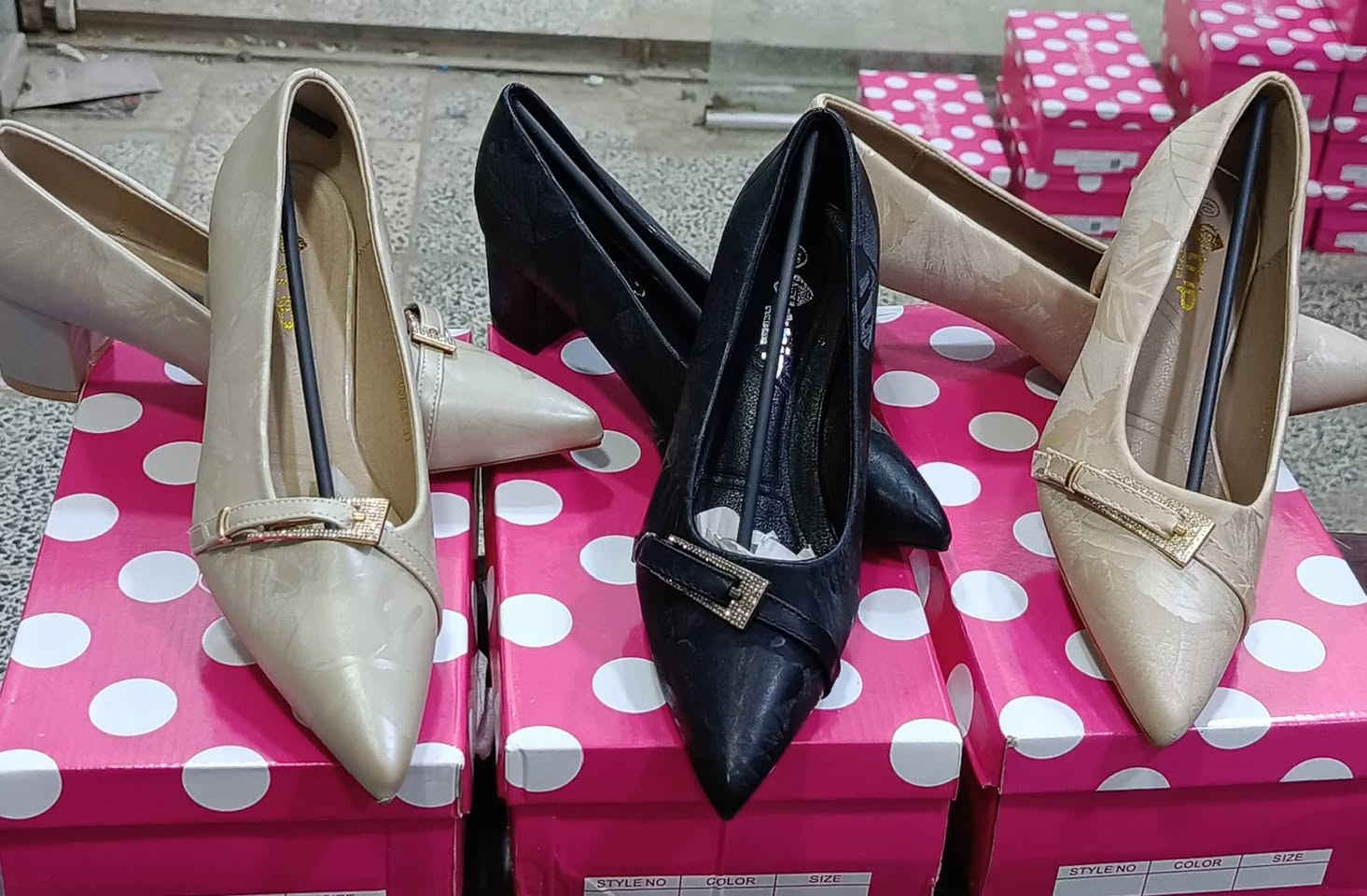 بمناسبة افتتاح محل الريماس للاحذية النسائية في شارع الشرطة الرابعة
اسعارنا تنافسية احدث الموديلات وانسب الاسعار
الاسعار تبدأ من 5 الاف لغاية 9 الاف والسعر تحت كل صورة
التوصيل بالف دينار ***********
