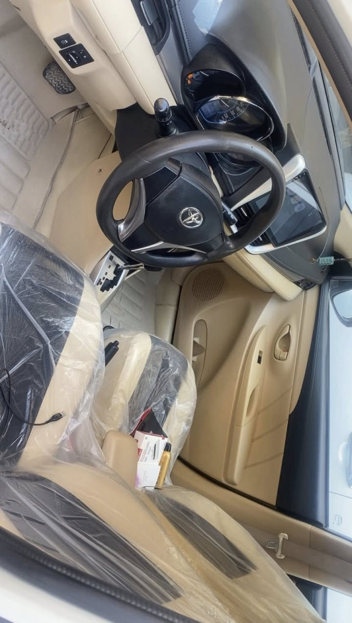 يارس 2017 بغداد شركة ساز 
من الشركة بيها ملاحضات 
جاملغ الأمامي الأيسر مبدل 
والأيمن بارد 
جامع الخلفي بارد 
دعاميات للجمالية 
دوسات صبغ شغل الشركة 
مكانها لو الكاظمية او الزبونة 
***********
السعر 115
