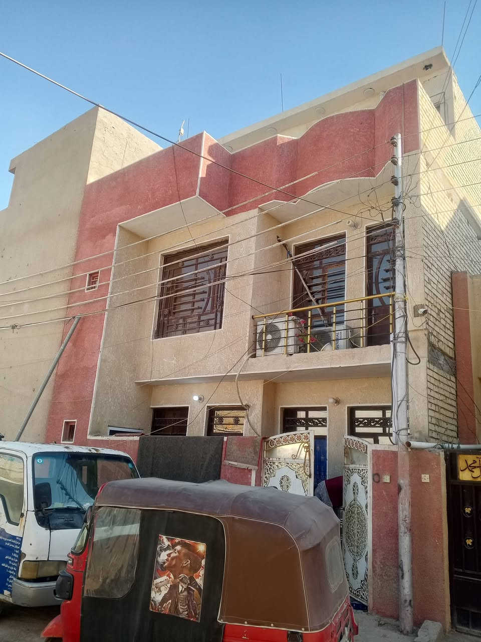 سلام عليكم بيت للبيع 50متر 3طوابق غرفتين نوم وستقبال ومطبخ وصحيات الحسينيه مدخل الحمل نهرعوده تواصل ***********او خاص
