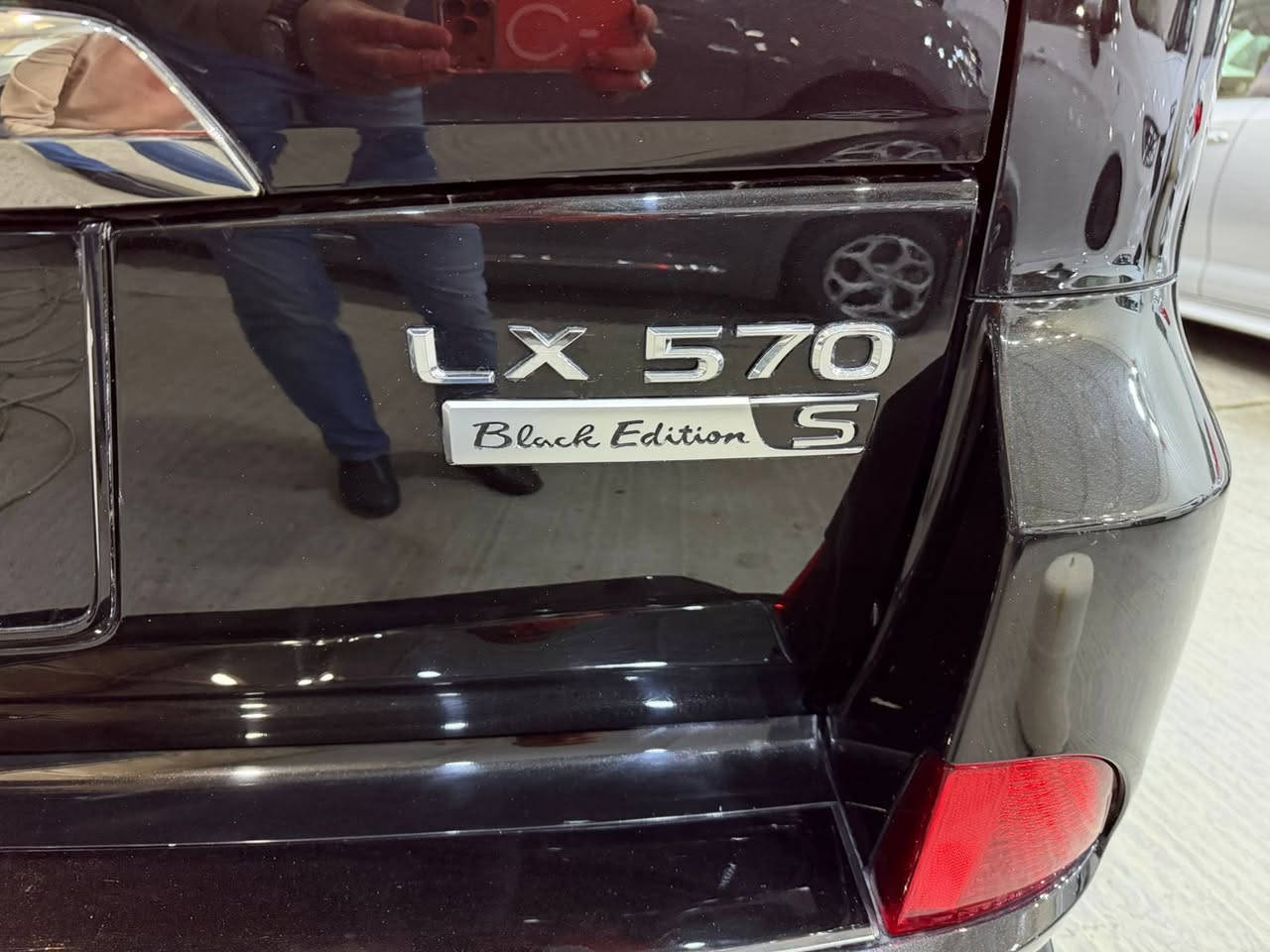 � للبيع – لكزس LX570 موديل 2020
🔹 وارد خليجي
🔹 لون أسود ملكي
🔹 داخلية جلد أحمر رياضي فخم
🔹 محرك 8 سلندر قوي
🔹 دبل ثقيل + نظام دفع رباعي
🔹 فتحـة سقف
🔹 شاشة كبيرة + كاميرات
🔹 كراسي كهرباء + تبريد وتسخين
🔹 سيارة نظيفة جداً وجاهزة

📍 الموقع: الناصرية
💰 السعر: (725 )اخر سعر
📞 للاستفسار: (*********** 
ماشيه 90 الف 

سيارة للهيبة والفخامة.. فرصة ما تتعوض �
