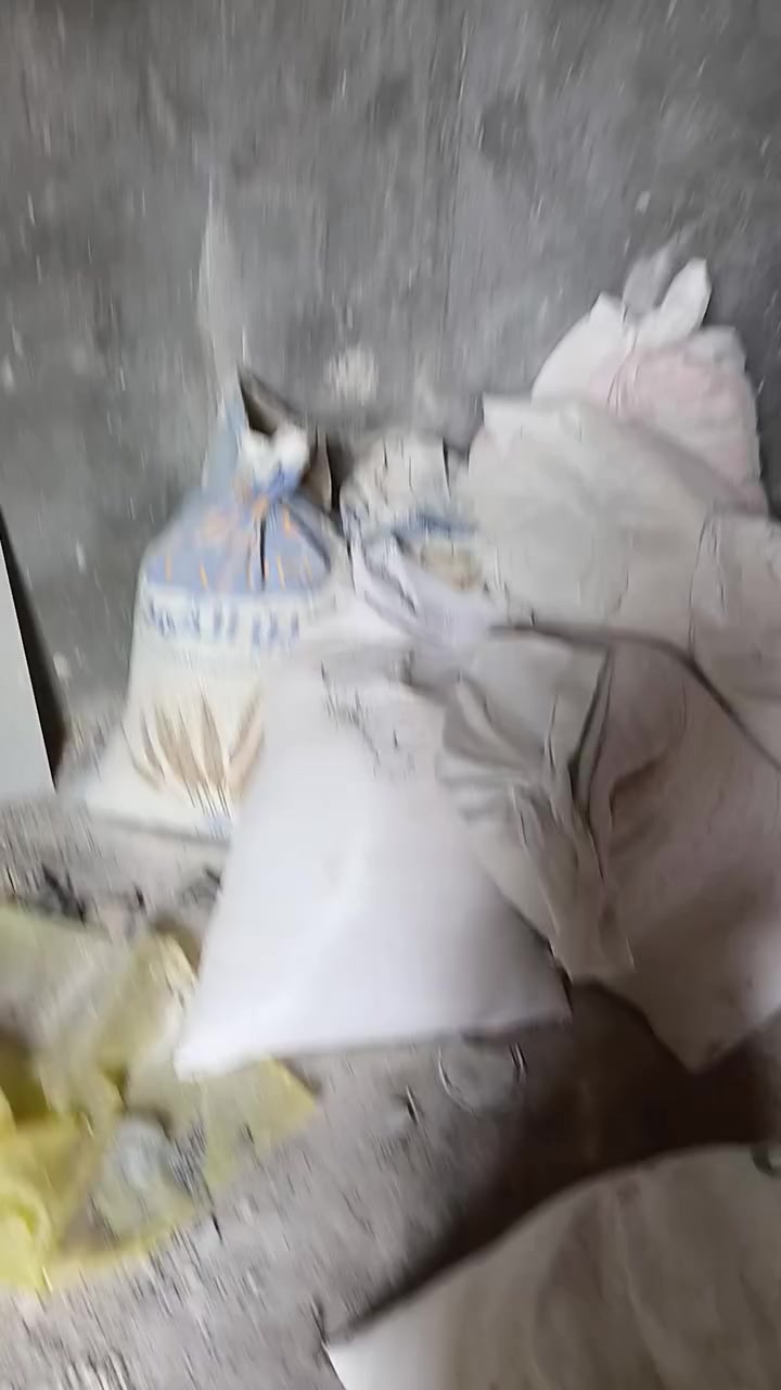 اذا اكو ناس محتاجه جص خلي يجي ياخذه ابلاش ناصريه يم صلات الجمعه***********
